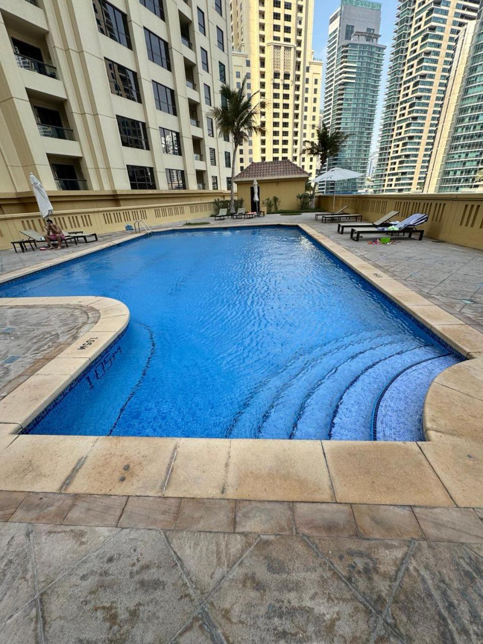 Stylish Beachside 3 Beds In Jbr * دبي