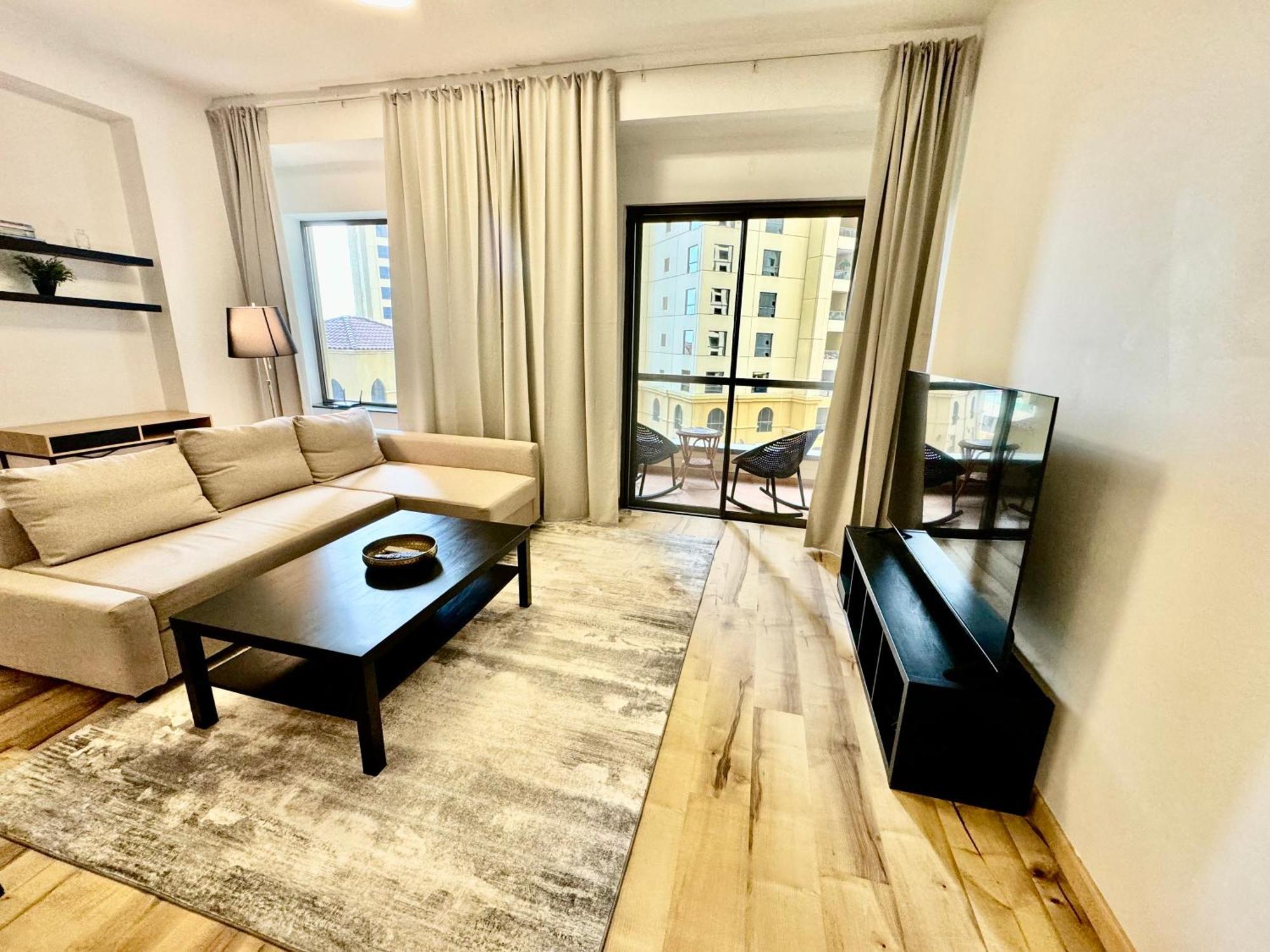 Stylish Beachside 3 Beds In Jbr * دبي